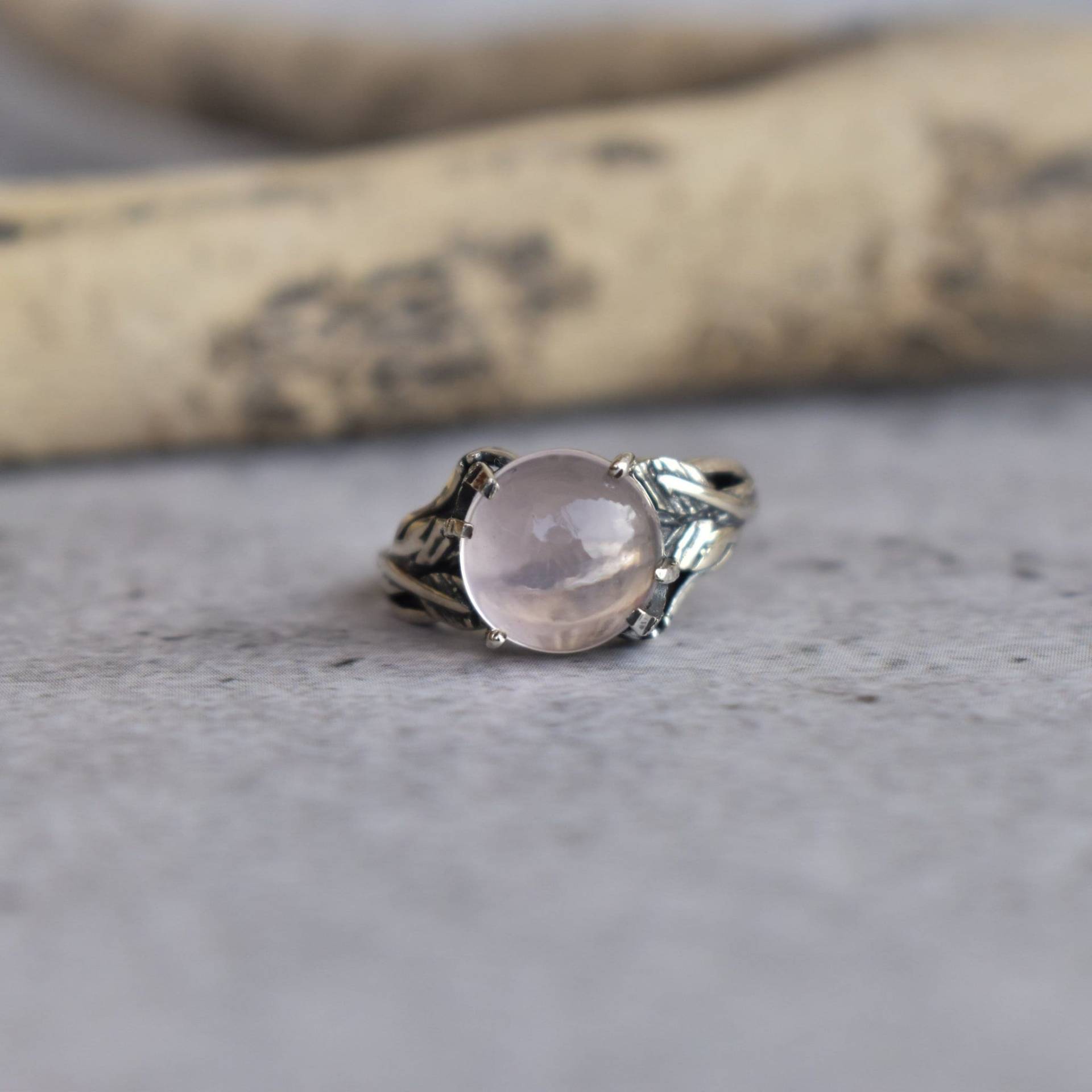 Rosenquarz Blatt Ring, Verlobungsring, Vintage Style Quarz Januar Birthstone, Roségold Ring Für Muttertagsgeschenk von KeetaLuxury