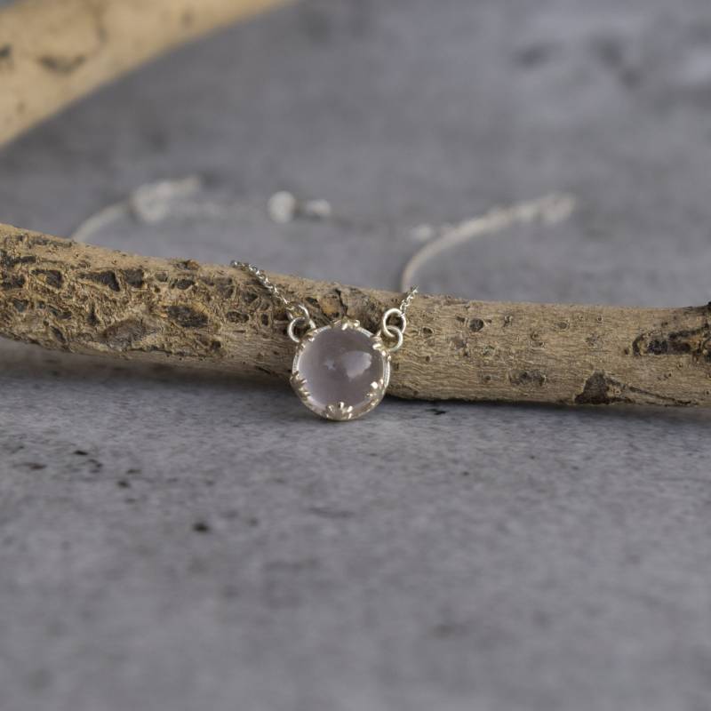 Rosenquarz Halskette, Misty Pink Quarz Blatt Kristall Rosa Stein Geschenk Für Sie von KeetaLuxury