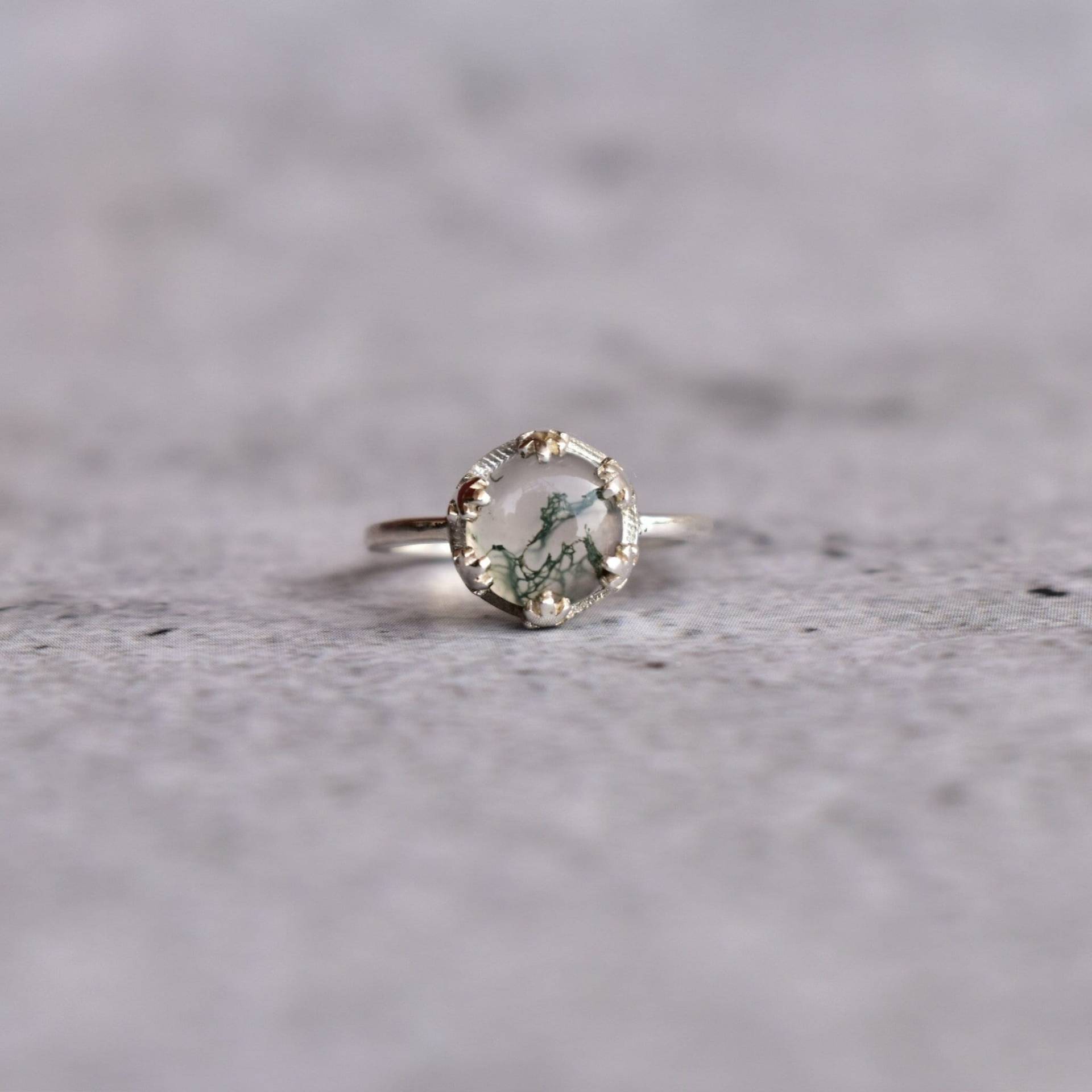 Runder Geschnittener Natürlicher Moosachat Zierlicher Ring, Natur Inspirierter Blattring, Edelstein-Boho-Ring, Brautjungfer Geschenk, Geschenk Für von KeetaLuxury