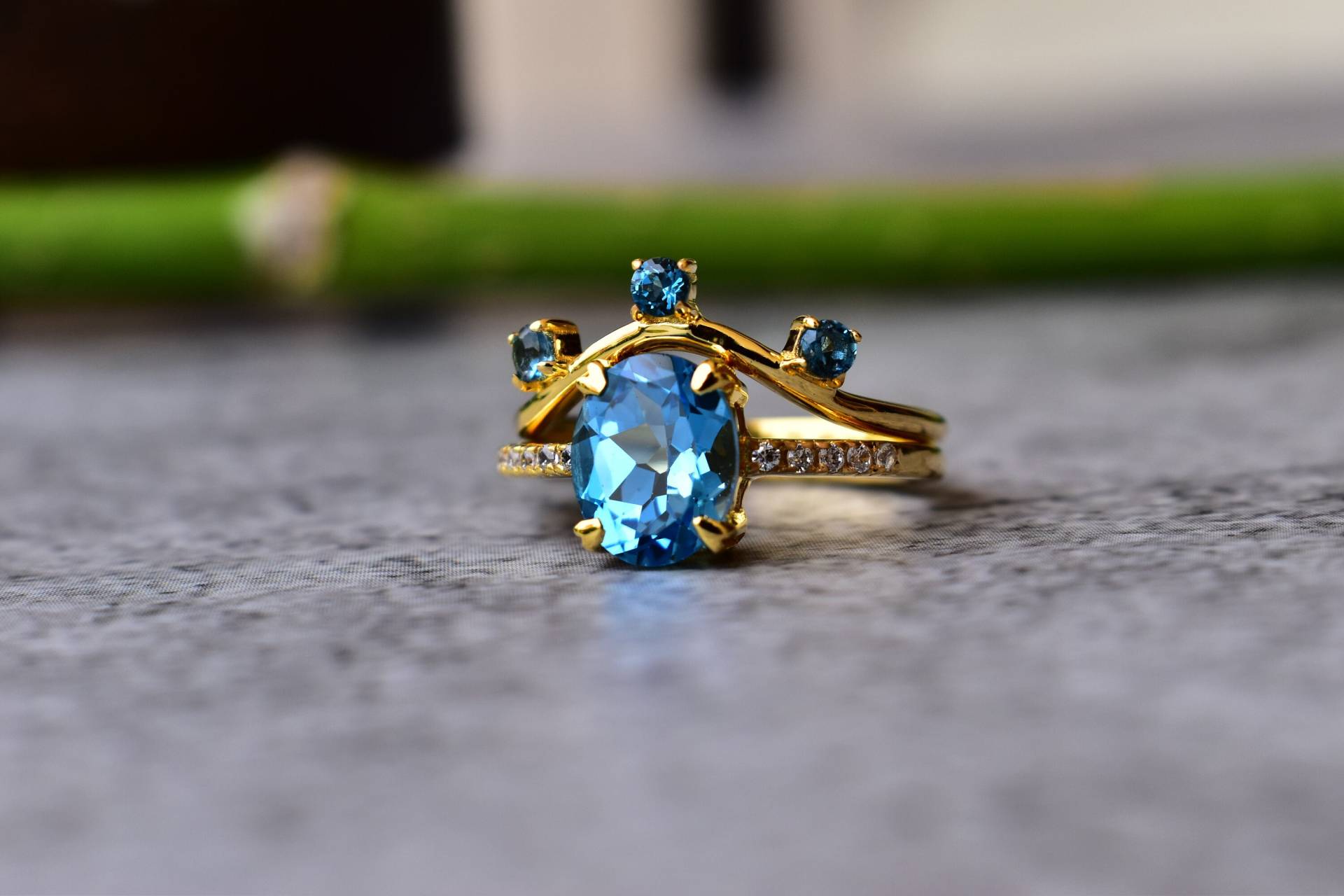 Vintage Inspiriert London Blau Topas Ring, Brautring Mit Eternity Band, Hochzeitsgeschenk, Verlobungsring, Statement Ring von KeetaLuxury