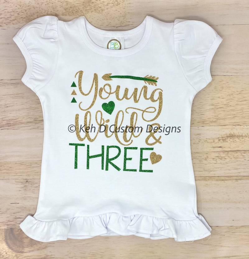 Mädchen 3. Geburtstag Shirt, Junge Wild Und Drei, Personalisierte Htv Kinder Shirt von KehDCustomDesigns