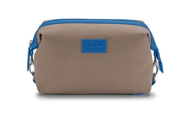 Keine Schwester - Keine Schwester Maxi Waschtasche, Azurblau-Silber von Keine Schwester