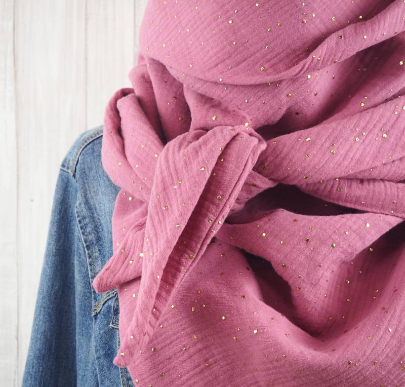 Tuch Dreieckstuch Musselin Altrosa Mit Tupfen in Gold, Schal Für Damen, Xxl Aus Baumwolle, Mamatuch von Kekero