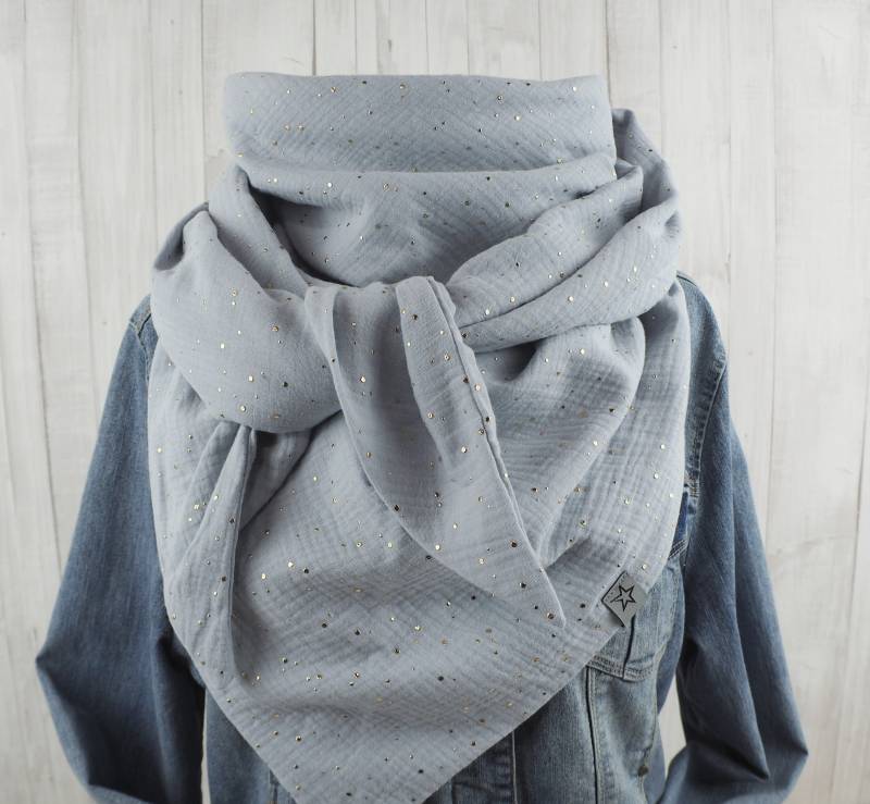 Tuch Dreieckstuch Musselin Hellgrau Mit Tupfen in Gold, Schal Für Damen, Xxl Aus Baumwolle, Mamatuch von Kekero