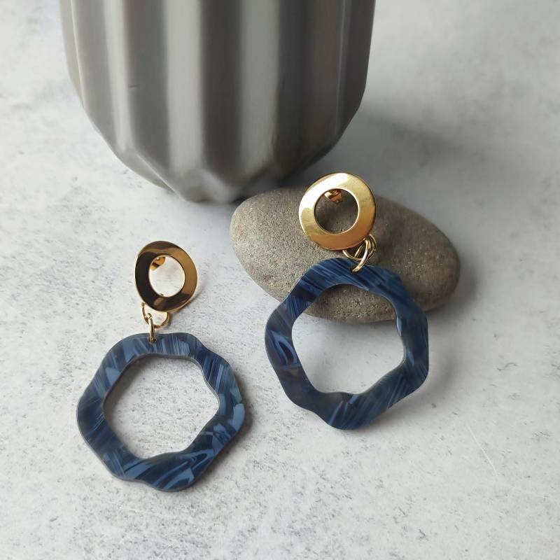 statement Ohrringe Grau Schwarz Marmoriert, Große Leichte Ohrhänger Mit Edelstahlstecker in Gold, Handgemachter Schmuck Für Damen statement Ohrringe Grau Schwarz Marmoriert, Große Leichte Ohrhänger Mit Edelstahlstecker in Gold, Handgemachter Schmuck Für Damen von Kekero