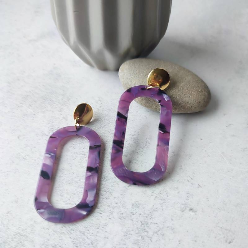 statement Ohrringe Lila Marmoriert, Große Leichte Ohrhänger Mit Edelstahlstecker in Gold, Handgemachter Schmuck Für Damen statement Ohrringe Lila Marmoriert, Große Leichte Ohrhänger Mit Edelstahlstecker in Gold, Handgemachter Schmuck Für Damen von Kekero