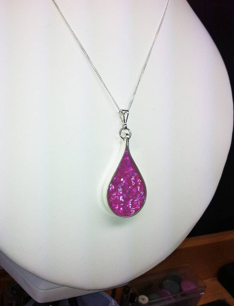 Pink Oyster Shell Sterling Silber Teardrop Anhänger Pink Oyster Shell Sterling Silber Teardrop Anhänger von KelandyDesigns