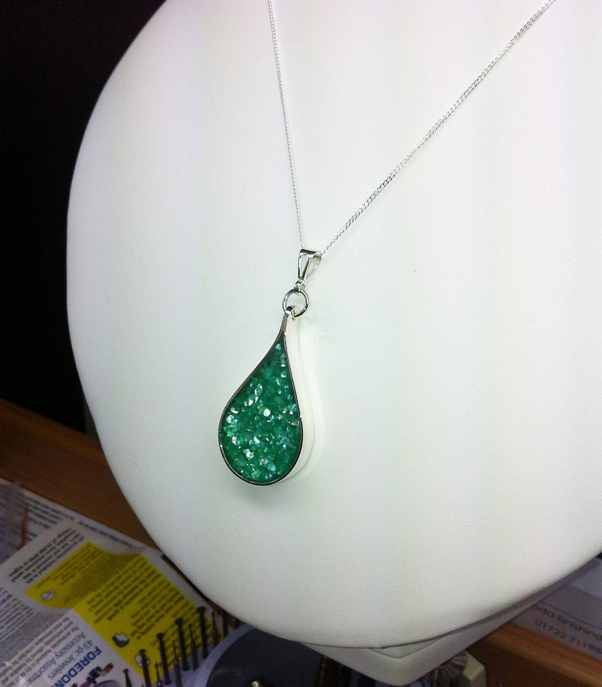 Smaragdgrüne Austernschale Teardrop Smaragdgrüne Austernschale Teardrop von KelandyDesigns