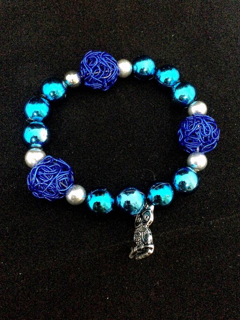 Türkis Perle & Blau Draht Eule Armband Türkis Perle & Blau Draht Eule Armband von KelandyDesigns