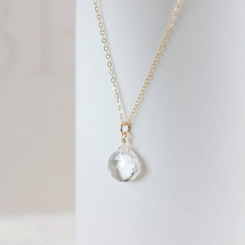 Kette Mit Bergkristall Tropfen Halskette in Gold Schmuck Edelstein Anhänger Geschenk Für Freundin Geburtsstein April Bergkristallkette von KelilaJewelry