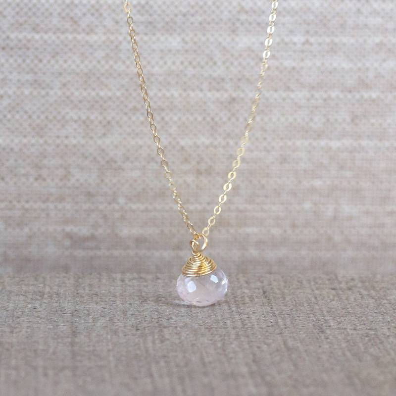 Kette Mit Rosenquarz in Gold Halskette Stein Rosa Edelstein Schmuck Für Frauen Geschenk Geburtstag Goldkette Anhänger Tropfen von KelilaJewelry