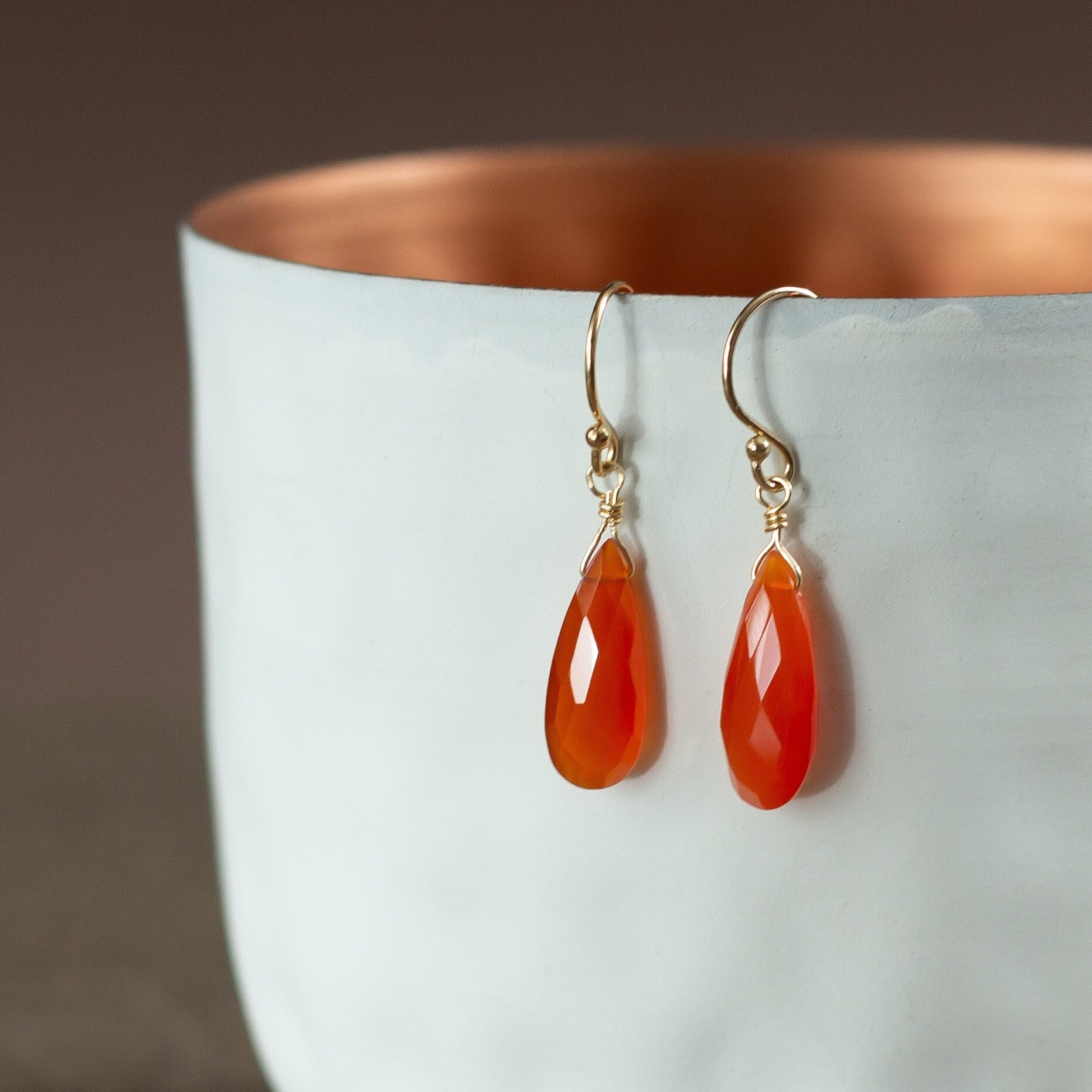 Ohrringe Mit Karneol, Hängende Edelsteinen, Zarte Tropfenohrringe, Geschenk Für Die Freundin, Goldohrringe Steinen, 14K Gf Ohrringe Mit Karneol, Hängende Edelsteinen, Zarte Tropfenohrringe, Geschenk Für Die Freundin, Goldohrringe Steinen, 14K Gf von KelilaJewelry