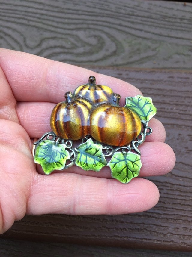 Vintage-Schmuck Signiert Ajmc Schöne Emaille Herbst Kürbis Patch Pin Brosche Vintage-Schmuck Signiert Ajmc Schöne Emaille Herbst Kürbis Patch Pin Brosche von KellsVintageToys