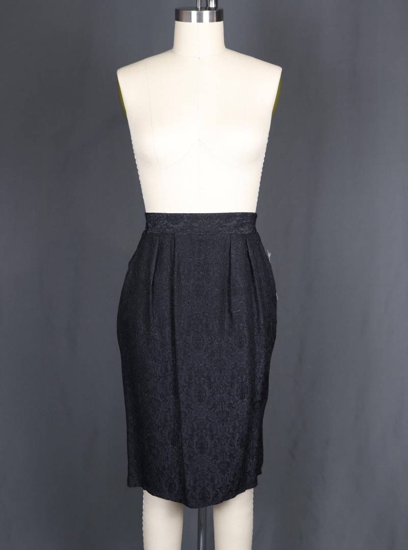 Schwarzer Jacquard Faltenrock Mit Hoher Taille von KellyMaddenClothing