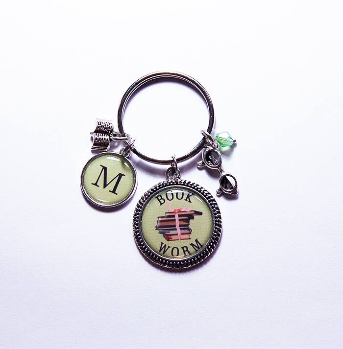 Buchwurm Schlüsselanhänger, Monogramm Personalisierter Liebt Zu Lesen, Geschenk Für Lehrer, Bibliothekar Schlüsselbund, Personalisiertes | 8421 von KellysMagnets