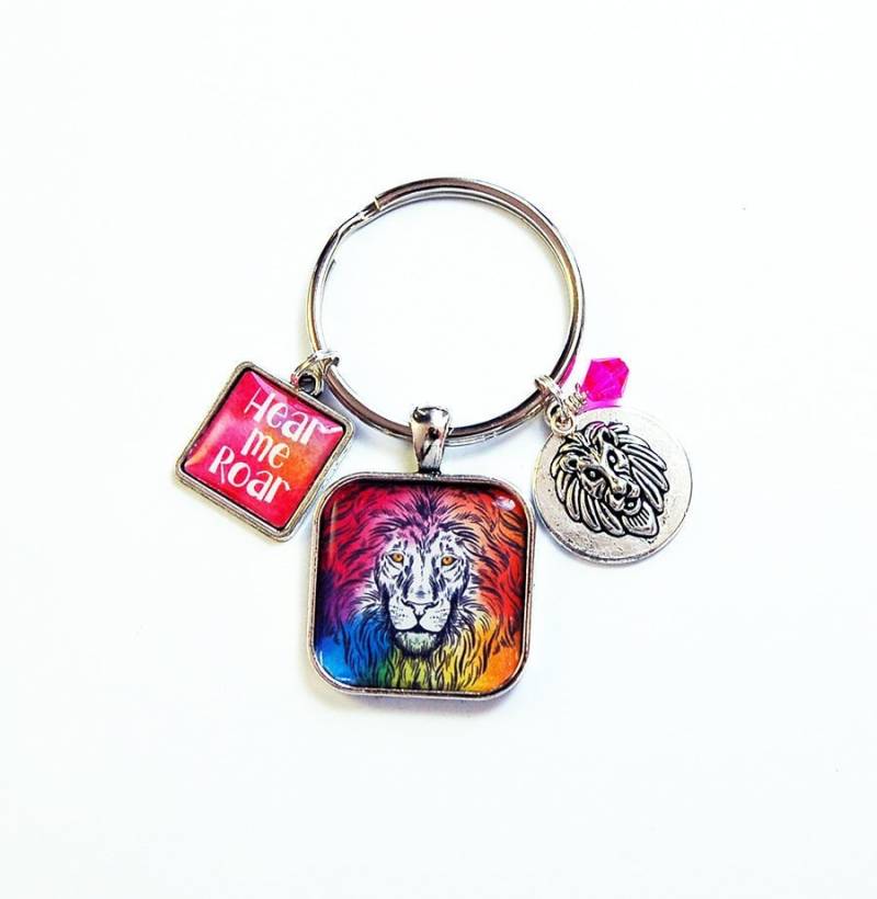 Hear Me Roar Lion Schlüsselanhänger, Bunte Geschenk Für Frauen | 8984 von KellysMagnets