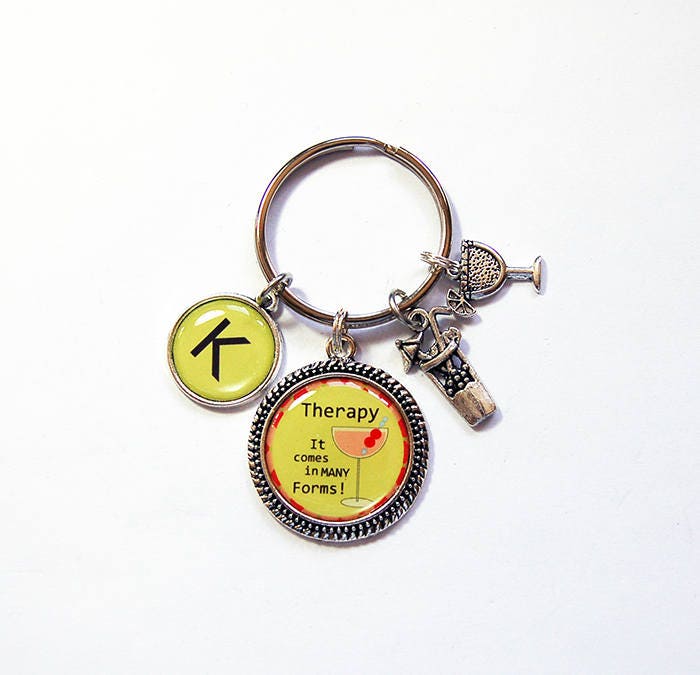 Lustiger Schlüsselanhänger, Schlüsselanhänger Mit Charms, Therapie Kommt in Vielen Formen, Schlüsselring, Monogramm, Initialschlüsselring von KellysMagnets