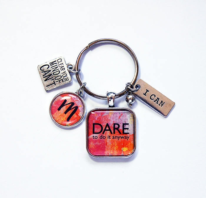 Monogramm Schlüsselanhänger, Dare To Do It Anyway, Keyring, Stocking Stuffer, Geschenk Unter 20, Inspirational, I Can, Don't Give Up, Ermutigung von KellysMagnets
