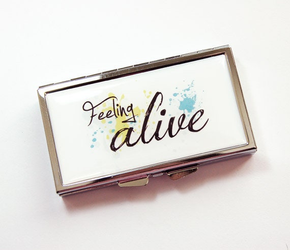 Pillendose, 7 Tage Abschnitte, Feeling Alive, Pillendose | 3904 von KellysMagnets