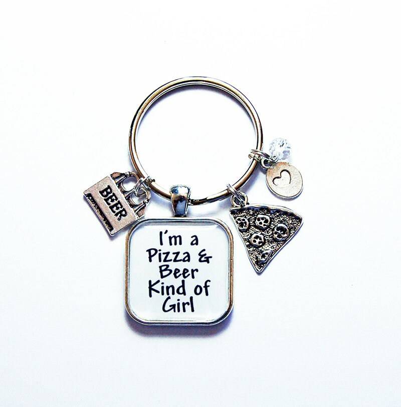 Pizza & Bier Schlüsselanhänger, Lustiger I'm A & Beer Kind Of Girl, Süßer Schlüsselanhänger Mit Charms | 8768 von KellysMagnets