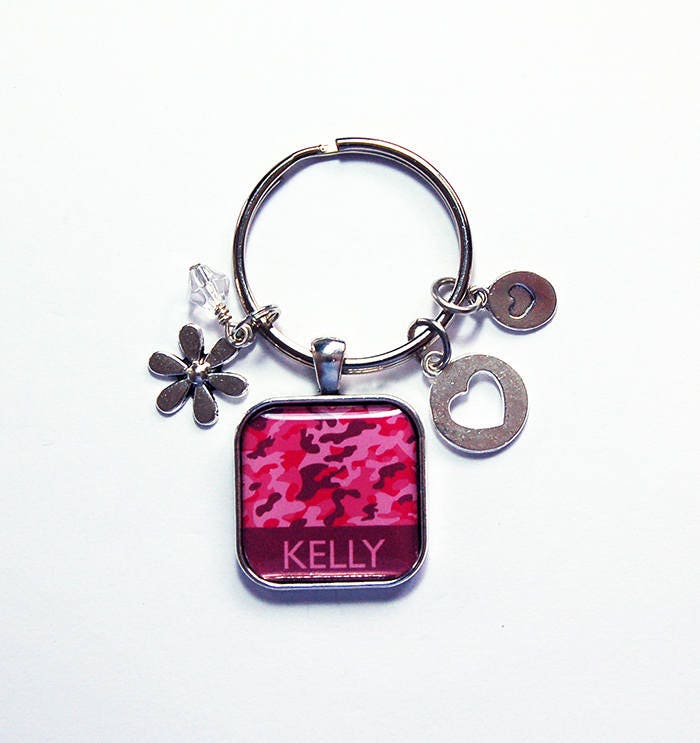 Rosa Camo Schlüsselanhänger, Personalisierter Schlüsselbund, Schlüsselanhänger Mit Namen, Geschenk Für Sie | 8502 von KellysMagnets
