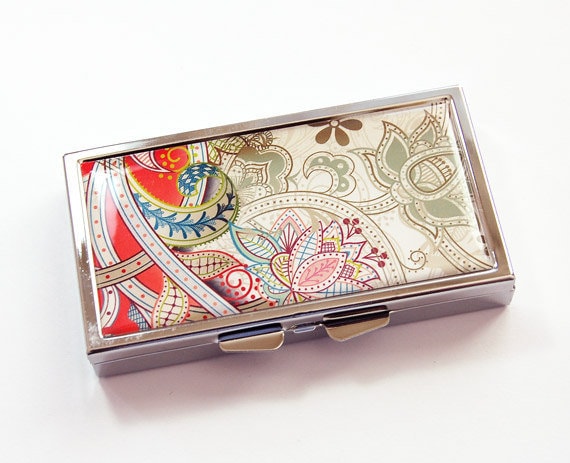 Rote Paisley Pillenbox Mit 7 Fächern, Tage Pillendose Design, Geschenk Für Sie, Etui Geldbörse | 3823 von KellysMagnets