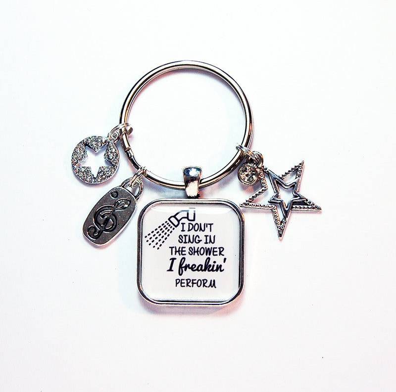 Sing in The Shower Schlüsselanhänger, Lustiger Süßer Schlüsselanhänger Für Frauen, Mit Charms, Stern Loves To Sing Shower | 8868 von KellysMagnets