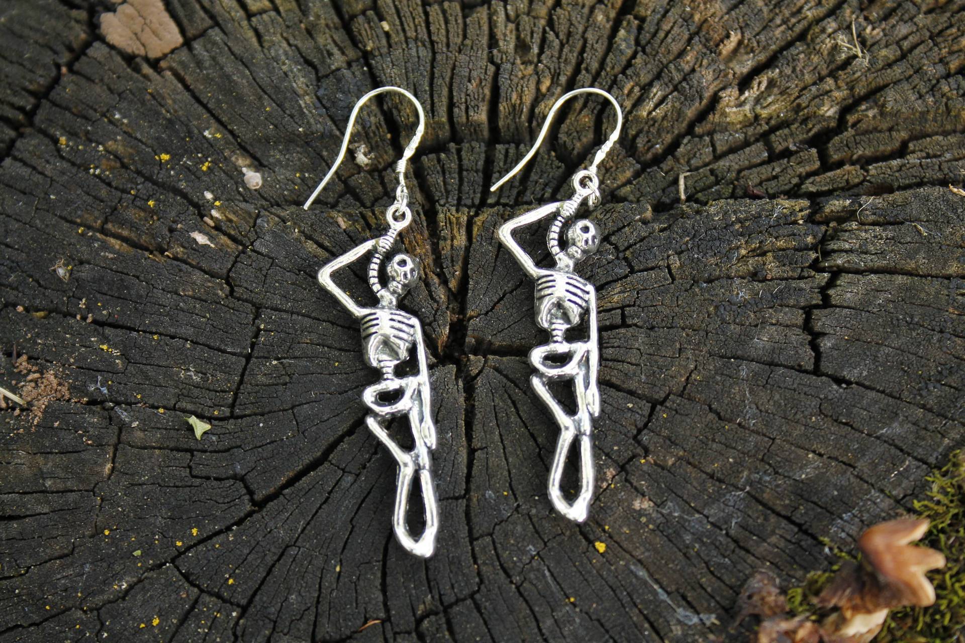 Hängende Skelett Ohrringe, Silber Gruselige Gothic Halloween-Ohrringe, Schädel-Ohrringe Hängende Skelett Ohrringe, Silber Gruselige Gothic Halloween-Ohrringe, Schädel-Ohrringe von KelseysPatch