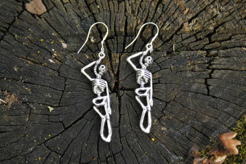 Hängende Skelett Ohrringe, Silber Gruselige Gothic Halloween-Ohrringe, Schädel-Ohrringe Hängende Skelett Ohrringe, Silber Gruselige Gothic Halloween-Ohrringe, Schädel-Ohrringe von KelseysPatch