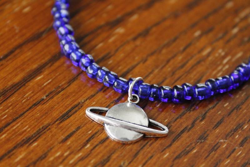 Saturn Charm Armband, Blau, Planet, Raum Schmuck, Sternzeichen Steinbock Saturn Charm Armband, Blau, Planet, Raum Schmuck, Sternzeichen Steinbock von KelseysPatch