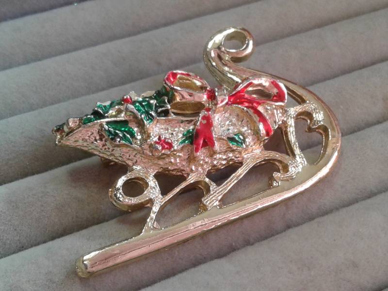 Goldene Weihnachtsschlitten Brosche Aus Der Midcentury Ära von KenPaulsTreasures