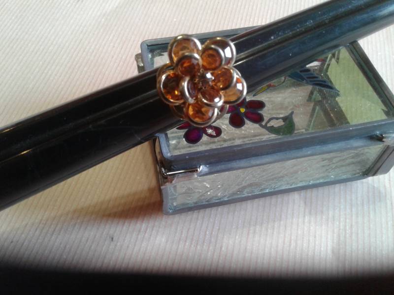 Goldton Metall Eingefassten Facettierten Bernstein Strass Floral Mode Ring Mit Breitem Band, Größe 8 von KenPaulsTreasures