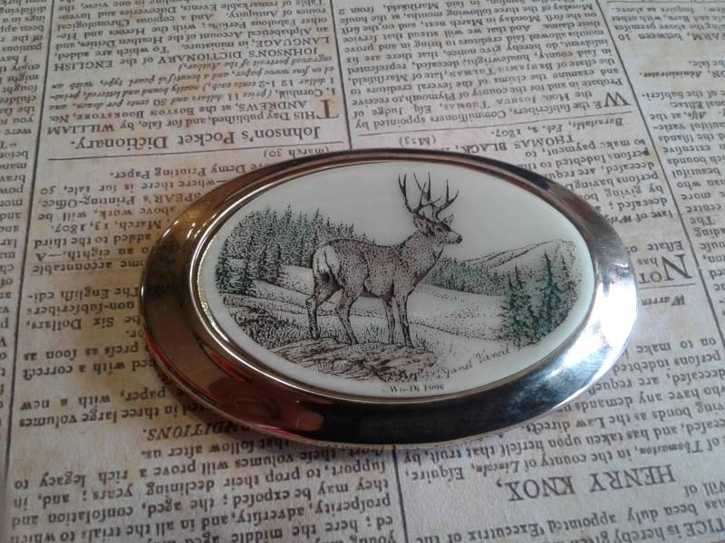 Kultige Stein Geätzte Hirsch Buck Gürtelschnalle, Markiert Wo-Di 1998, Signiert Janet Vancil, Hergestellt in Den Usa von KenPaulsTreasures