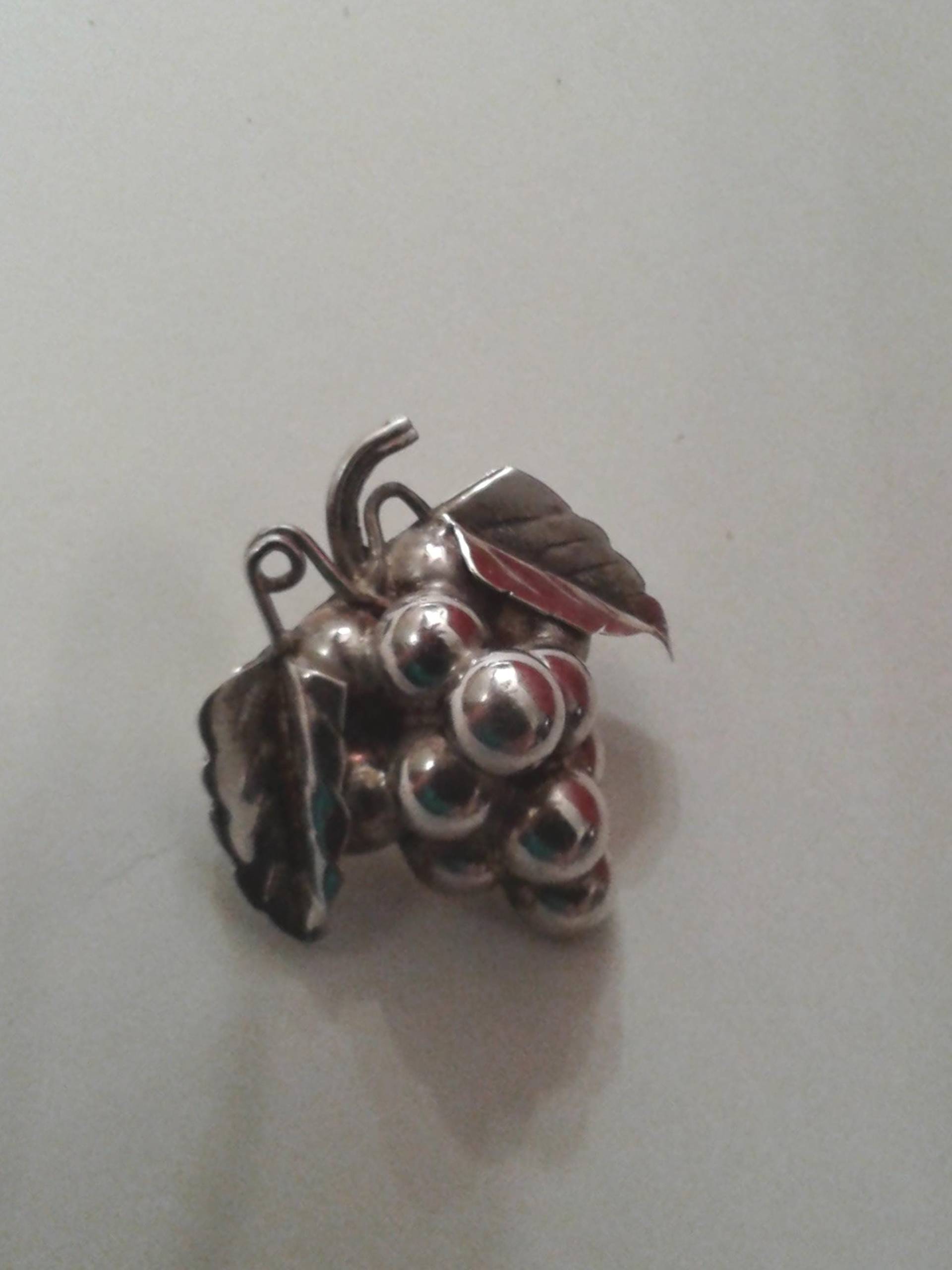 Trauben-Cluster-Brosche Aus Sterlingsilber, Taxco, Plata Mexico Mit Adlermarke, Fee Von Aron Dominguez von KenPaulsTreasures