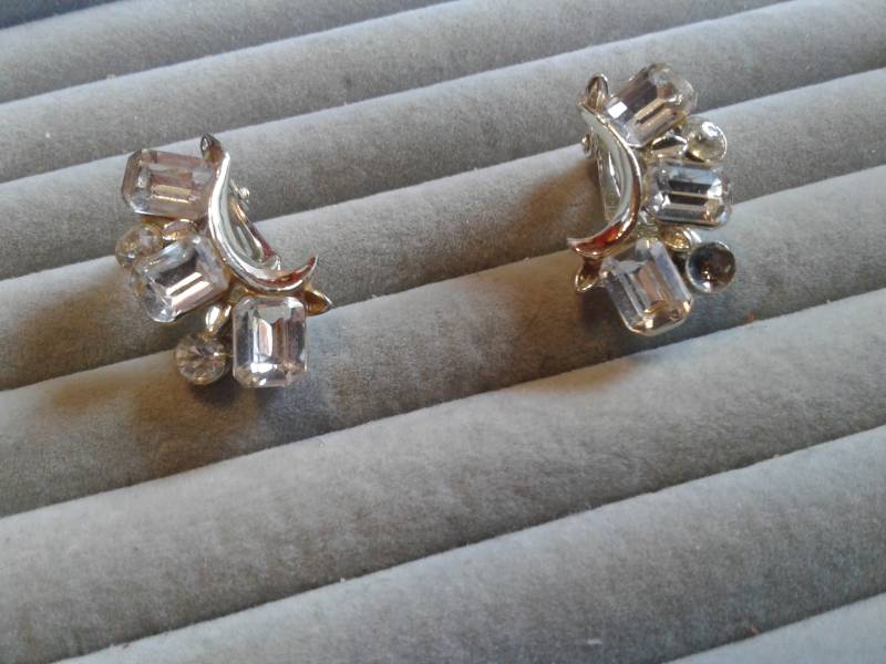 strass Halbmond Silberfarbene Ohrclips von KenPaulsTreasures