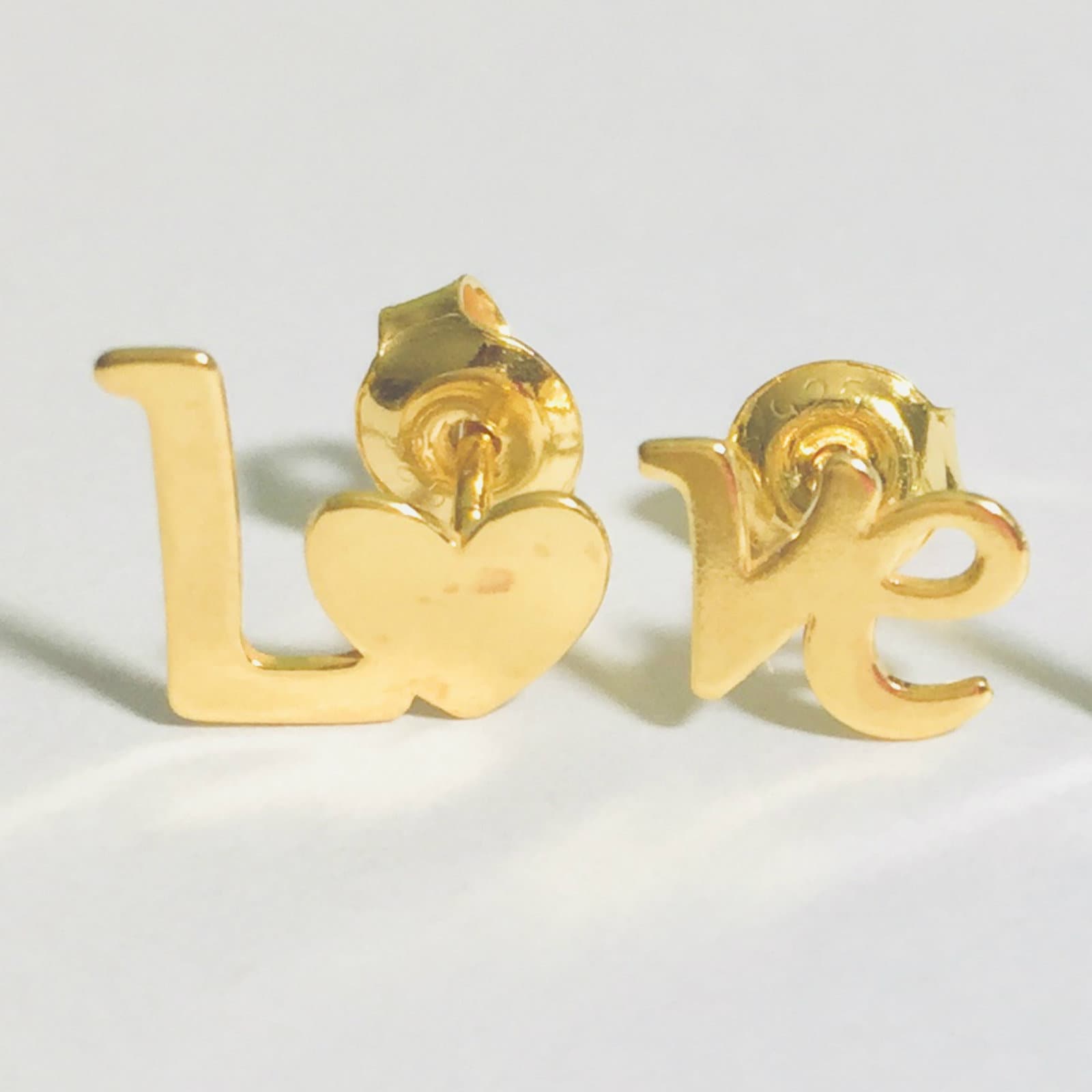 24K Gold Vermeil Ohrstecker Ohrringe, Love Post Ohrringe von KendalldelaVerne