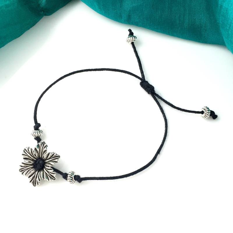 Antik Silber Blumen Bettelarmband Einstellbare Wachsschnur Schmuck von KendalldelaVerne