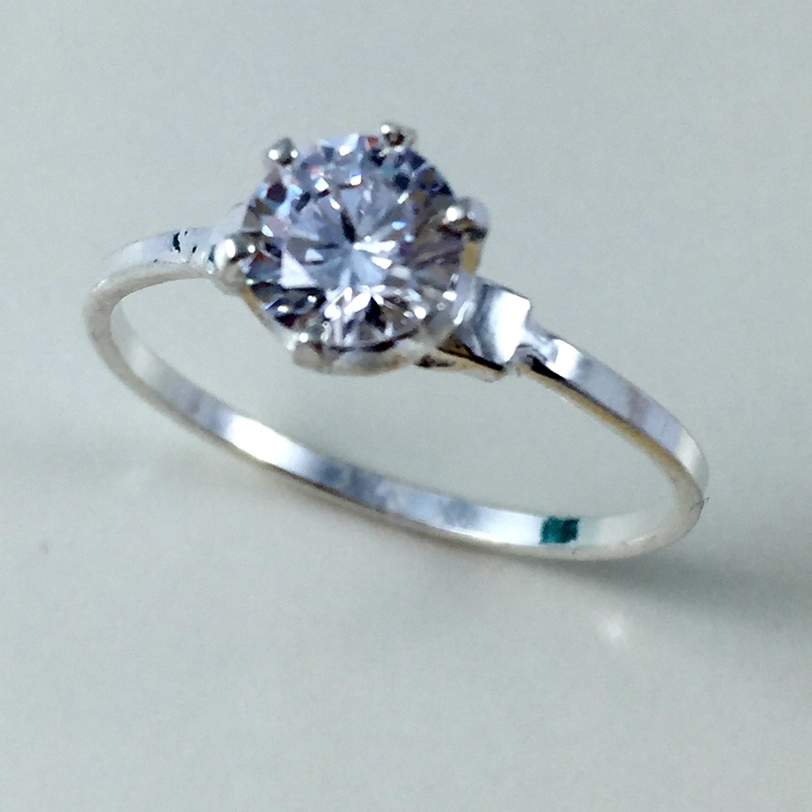 Swarovski Kristall Sterling Silber Solitär Ring - Größe 7, 5 von KendalldelaVerne