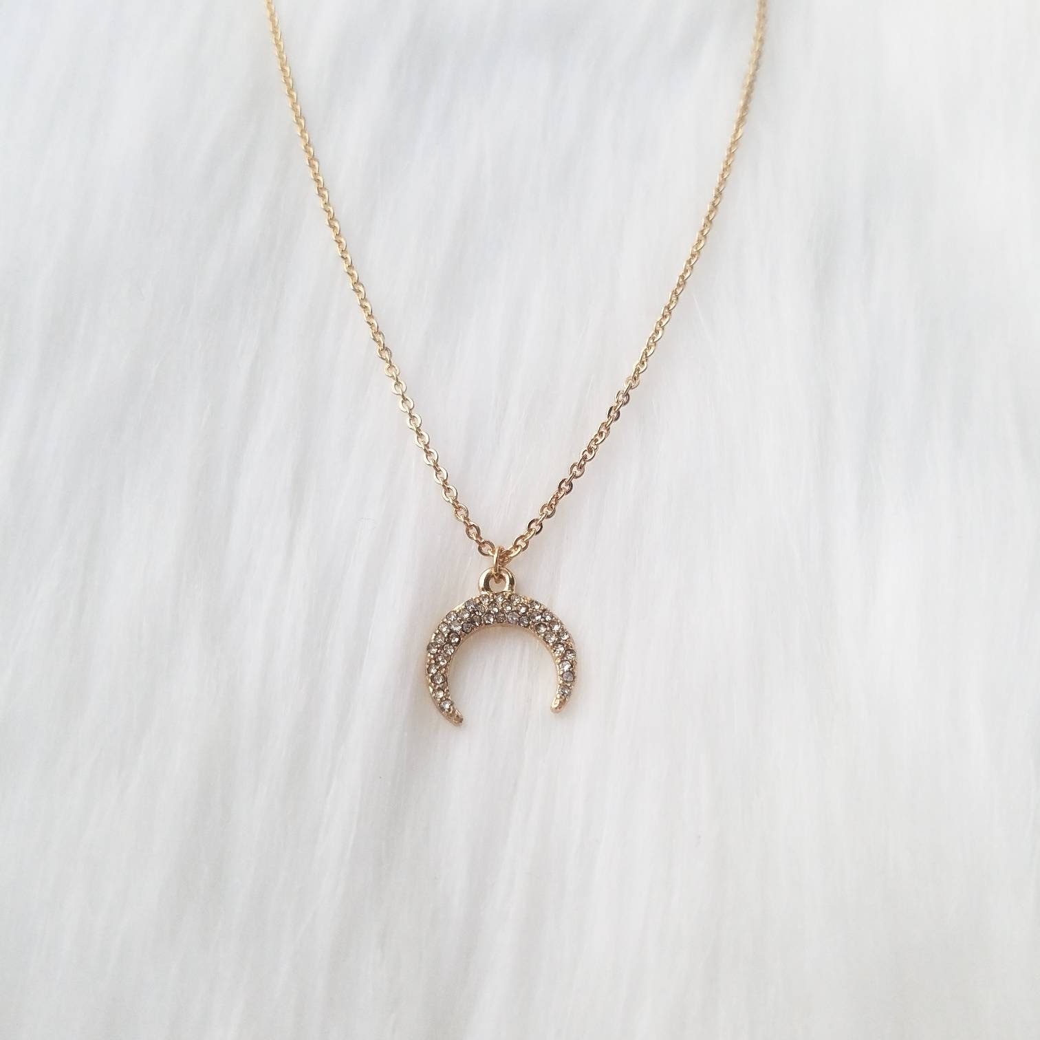 Cubic Zirkonia Halbmond, Horn Halskette, Horn-Charme, Halbmond Charm, Geschenke, Gold von KennedyCharm