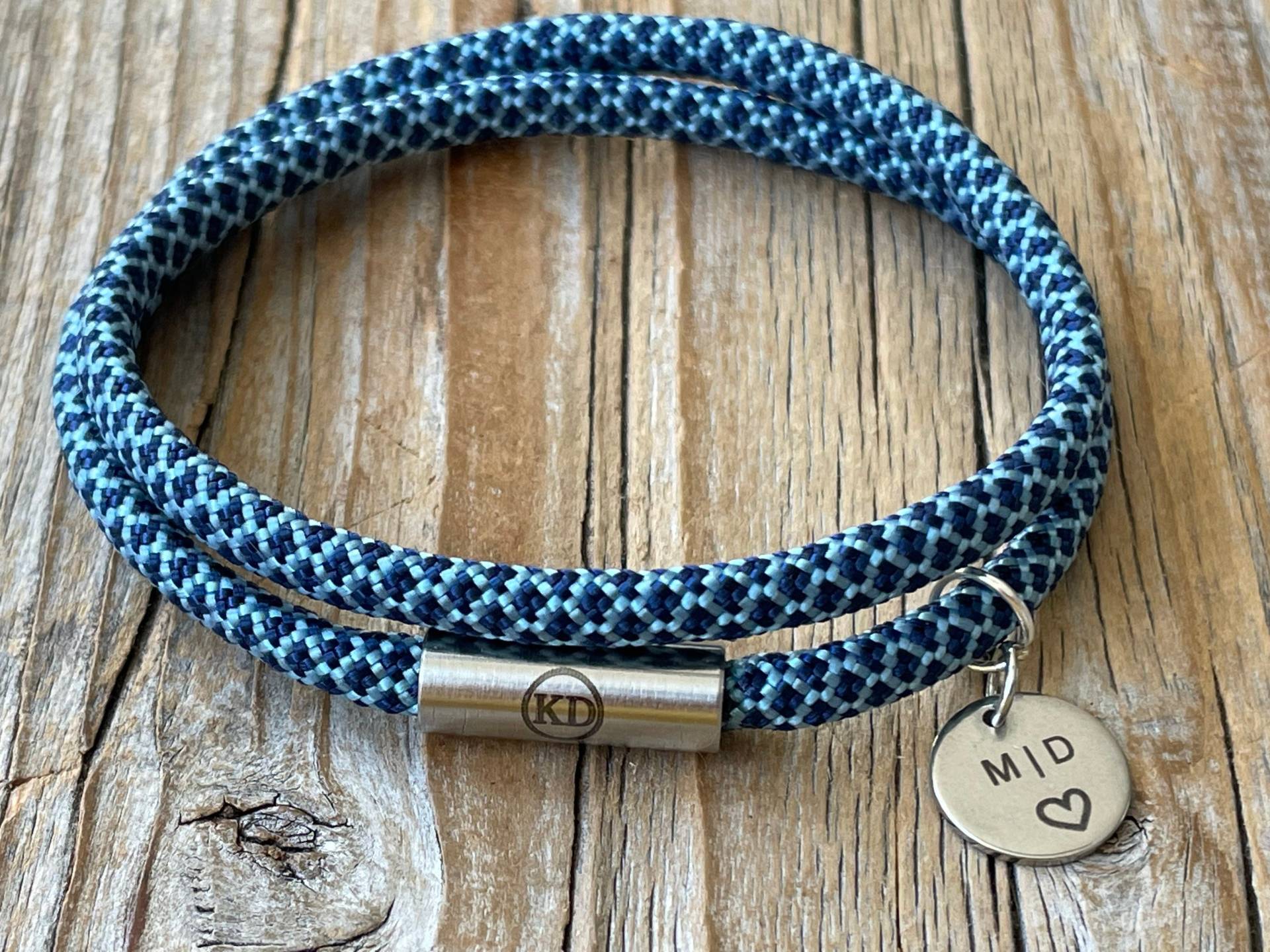 Paracord Blaues Wickelarmband, Anhänger Personalisiertes Seilarmband, Schnurarmband, Schmuck, Personalisierte Geschenkidee von KennlyDesign