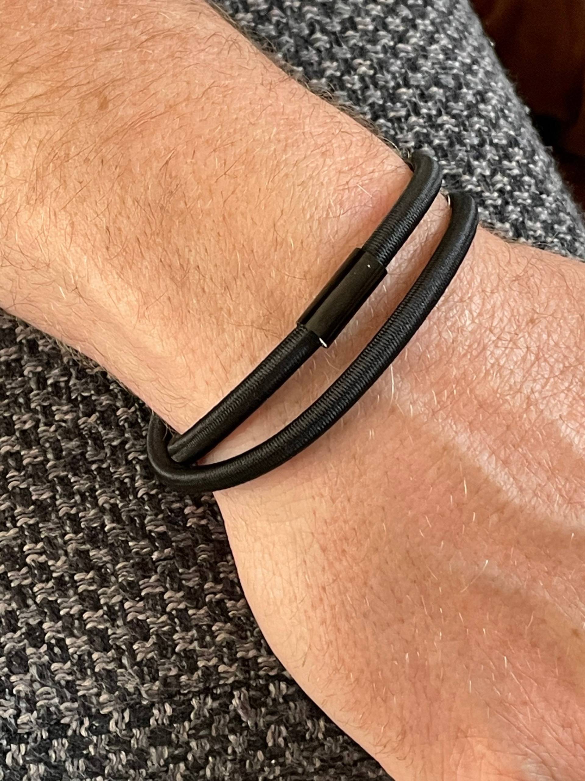 Schwarzes Wickelarmband, Stoßschnur Armband, Bungee Jump Cord Herren Frauen Männer Schmuck, Geschenk Für Ihn von KennlyDesign