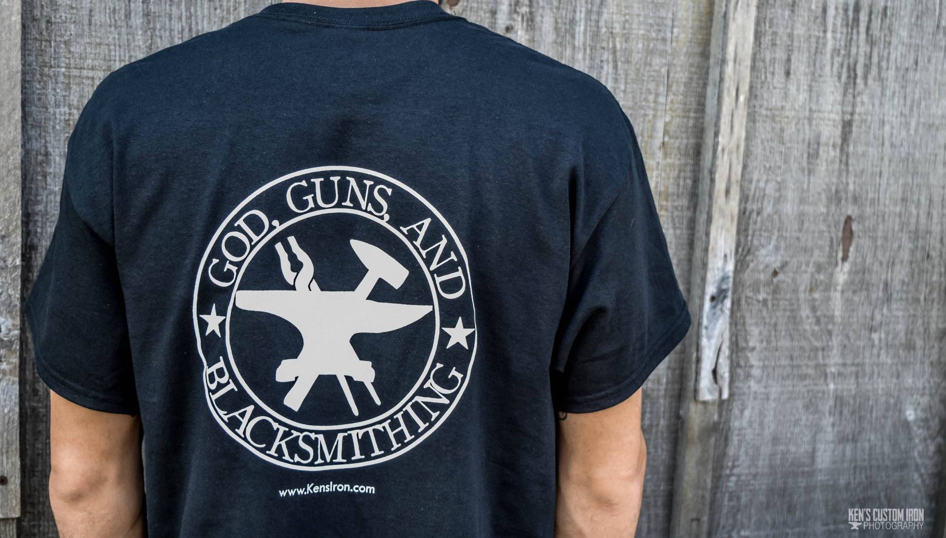 Gott, Waffen Und Schmiede - T-Shirt Gott, Waffen Und Schmiede - T-Shirt von KensCustomIron