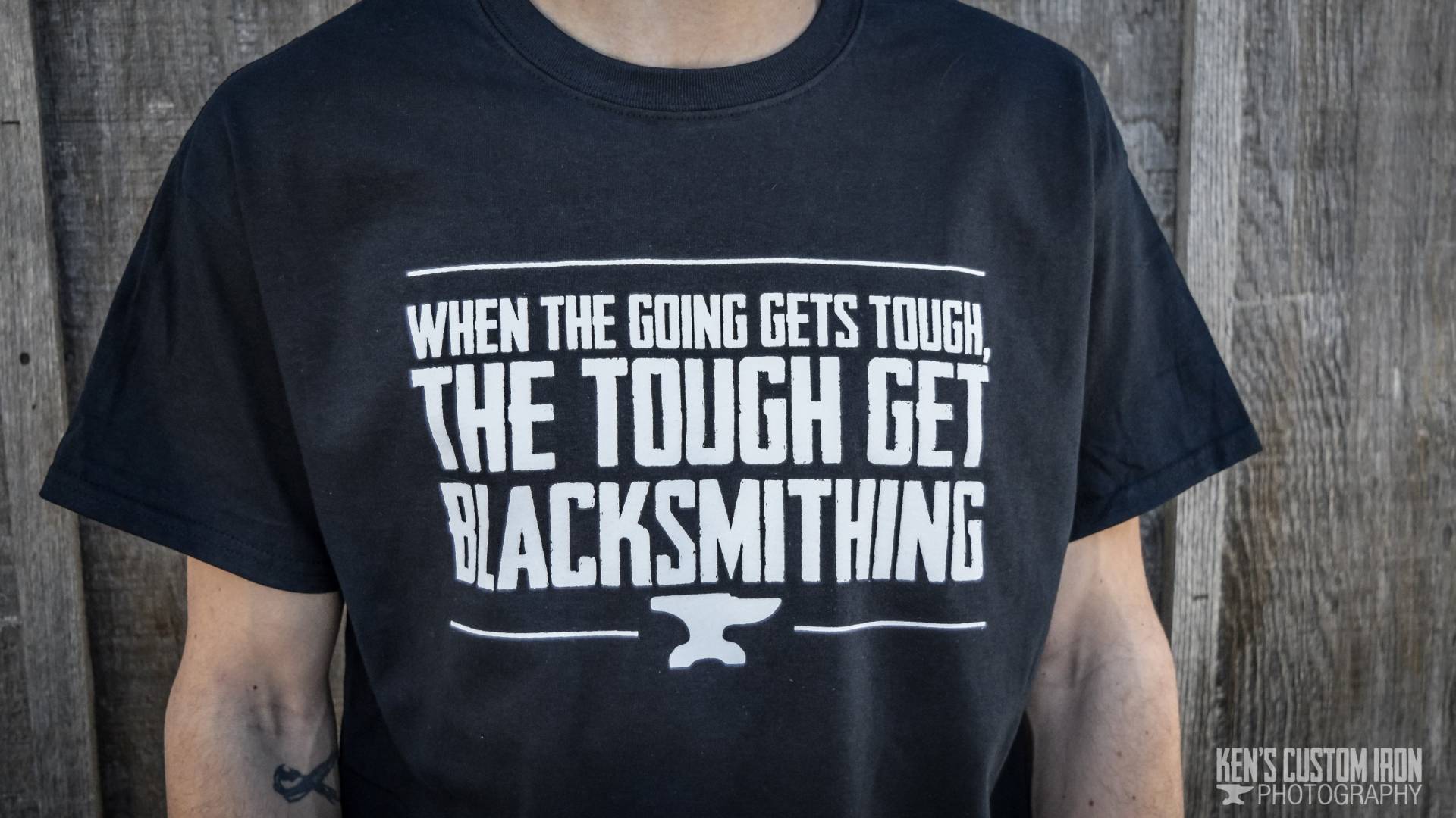 Schmied "Going Gets Tough" T-Shirt Schmied "Going Gets Tough" T-Shirt von KensCustomIron