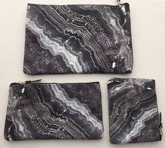 Beutel in 3 Größen - Münze, Make-Up Und Clutch Reißverschluss, Gefüttert Mit Taschen Schwarz-Marmor-Design von Kentwood524Designs