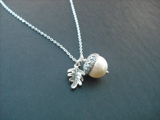 Brautjungfern Geschenk, Hochzeit Sterling Silber Kette - Creme Perlen Eichel Halskette von KeoniDesign