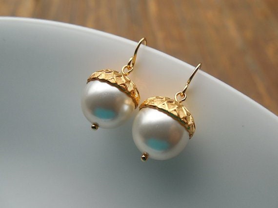 Gold Oder Silber Creme Perle Eichel Ohrringe von KeoniDesign