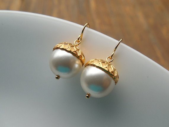 Gold Oder Silber Creme Perle Eichel Ohrringe von KeoniDesign