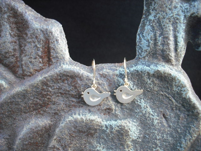 Kleine Liebe Vogel Ohrringe - Matt 16K Gelb Gold Plattiert von KeoniDesign