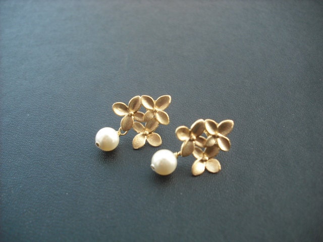 Matte Gelb Gold Niedlich Kleinen Bouquet Mit Perle - Post Ohrringe von KeoniDesign