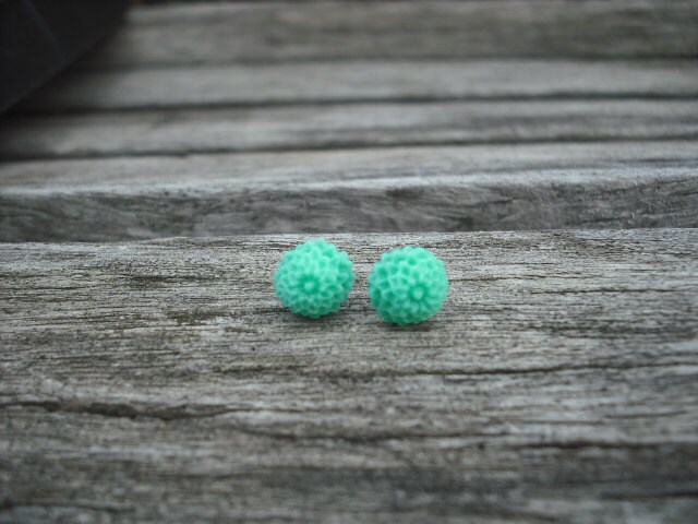 Minze Grün Malzkaffee Post-Ohrring von KeoniDesign